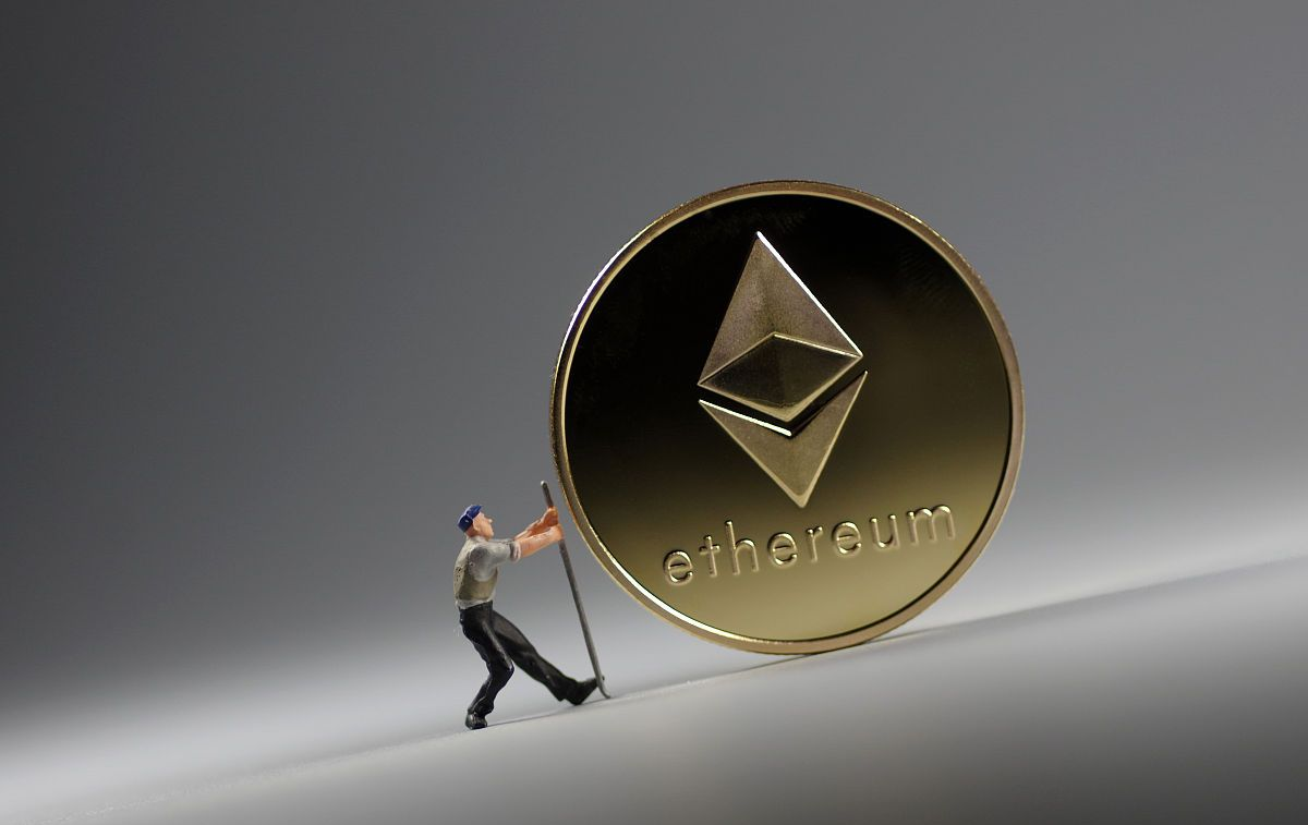 网吧老板绝地求生 4个月净赚360万 只因比特币挖矿1