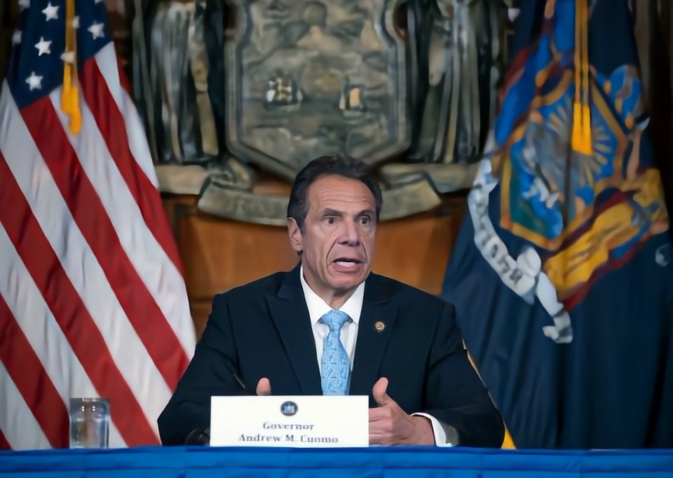 美国纽约州长科莫因性骚扰指控宣布辞职